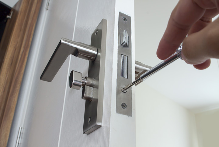 Our local locksmiths are able to repair and install door locks for properties in Notting Hill and the local area.